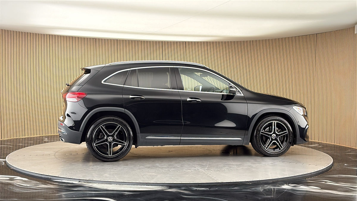 More views of Mercedes-Benz GLA