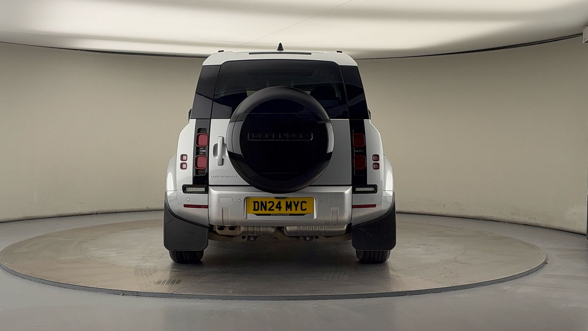 Land Rover Defender 110 Image 4