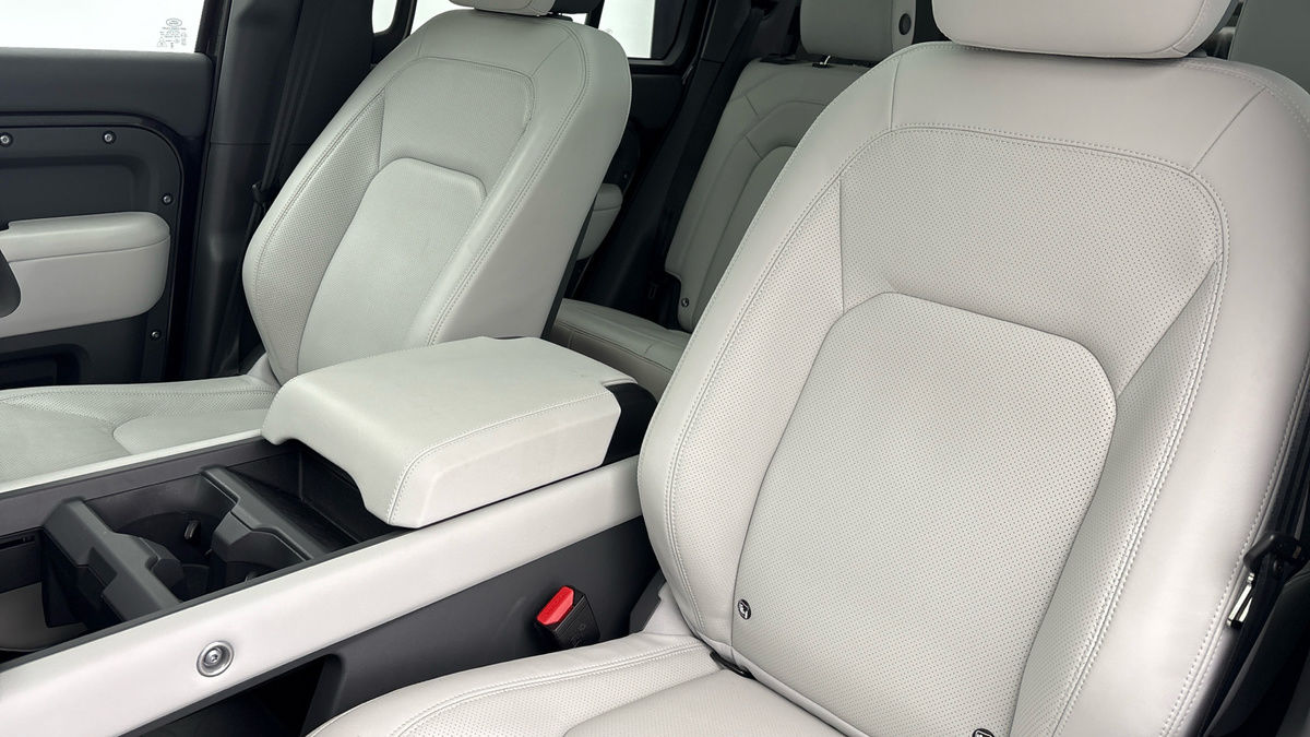 Land Rover Defender 110 Urban Image 7