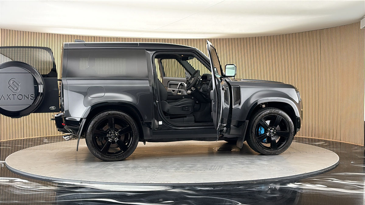 More views of Land Rover Defender 90