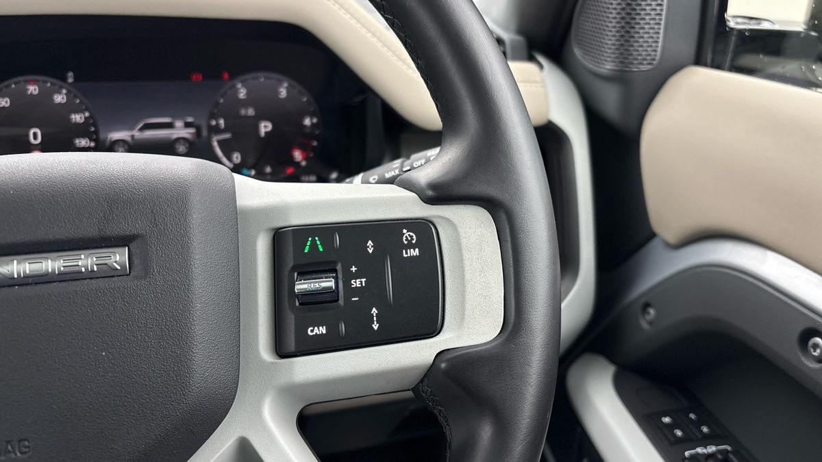 Land Rover Defender 110 Urban Image 14