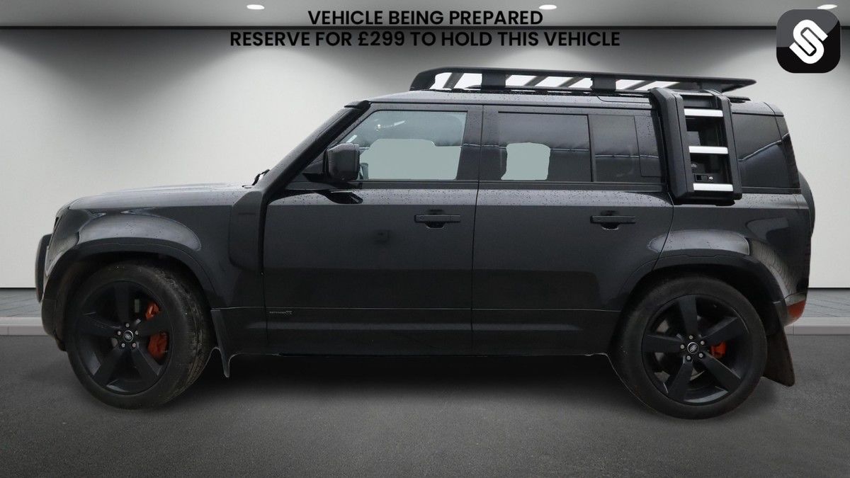 Land Rover Defender 110 Image 6