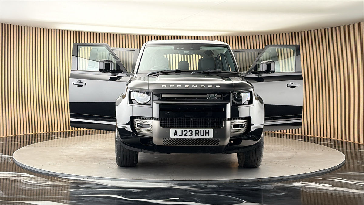 More views of Land Rover Defender 110