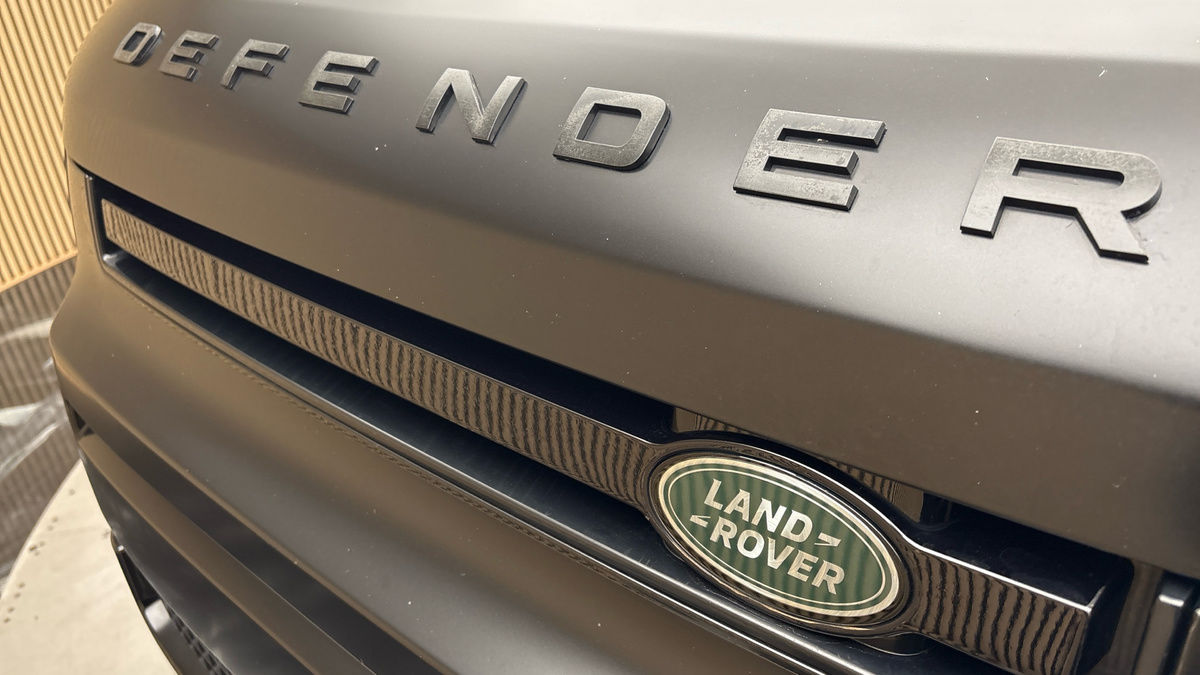 Land Rover Defender 90 Image 24