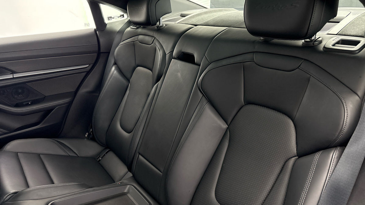 Porsche Taycan Image 9