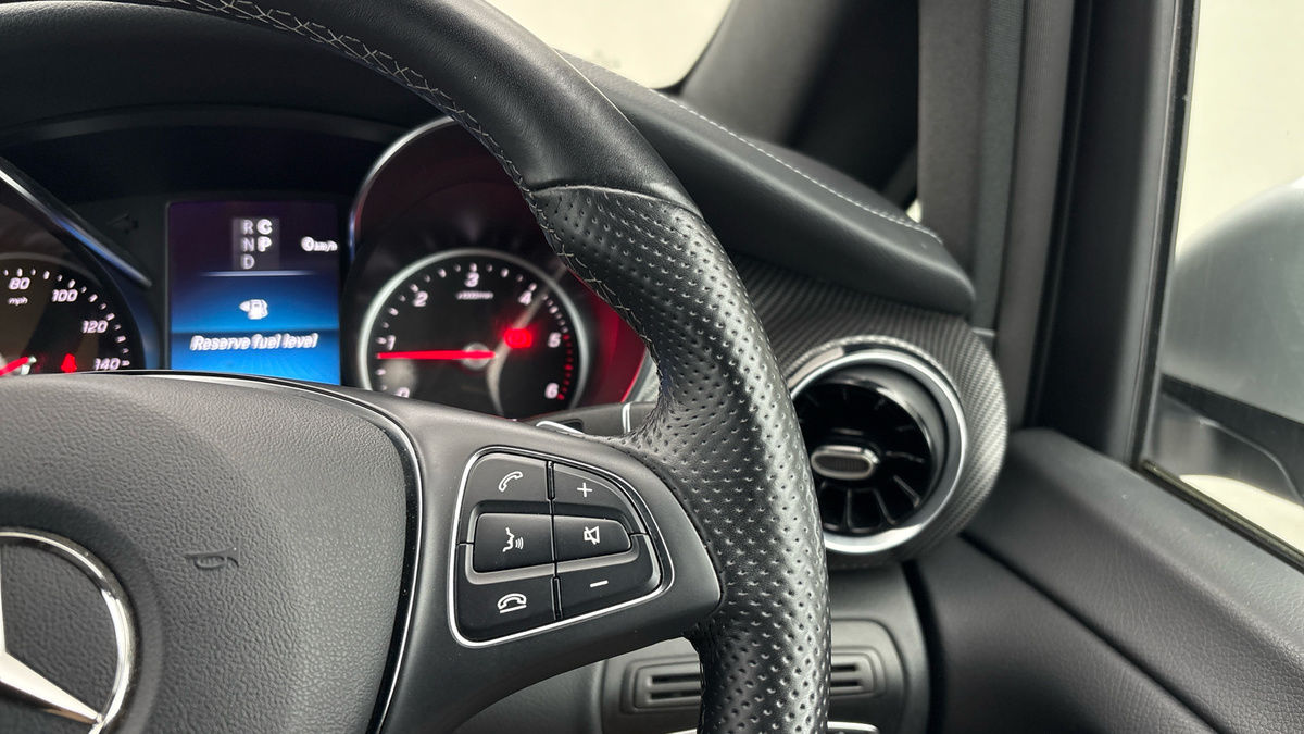 Mercedes-Benz V Class Image 26