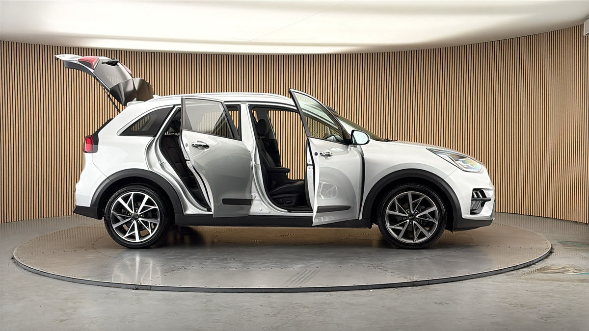 More views of Kia Niro