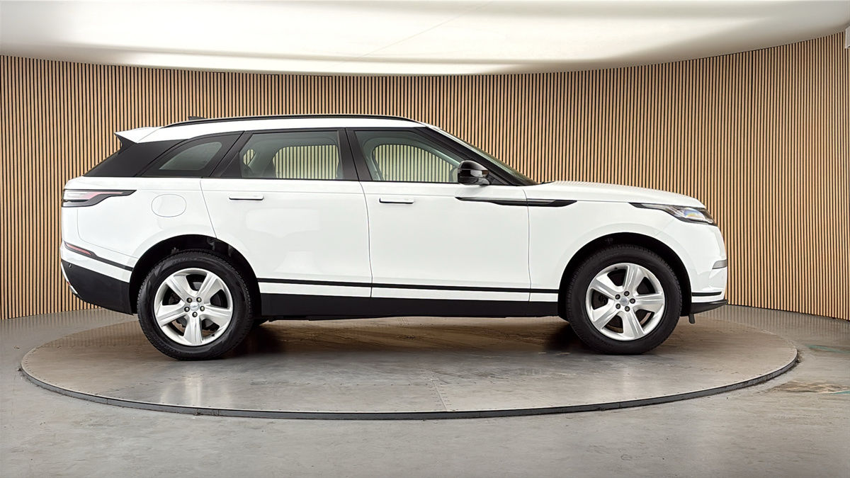 Land Rover Range Rover Velar Image 16