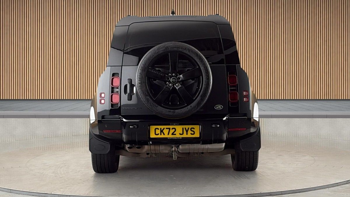 Land Rover Defender 110 Image 4