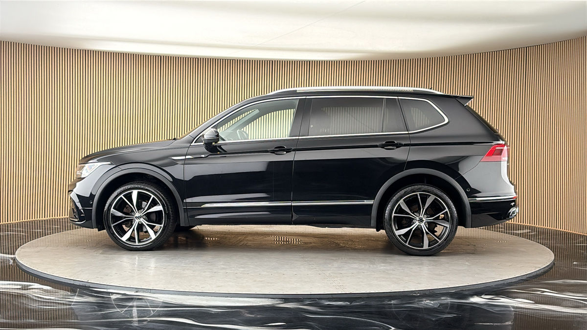 More views of Volkswagen Tiguan Allspace