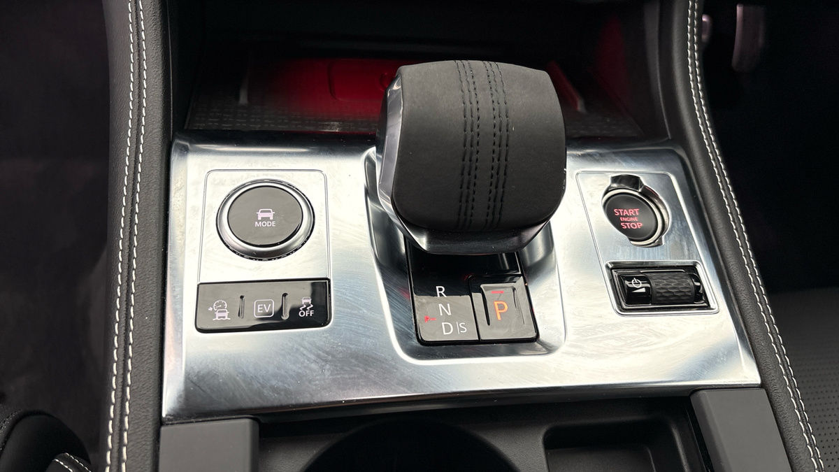 Jaguar F-PACE Image 6