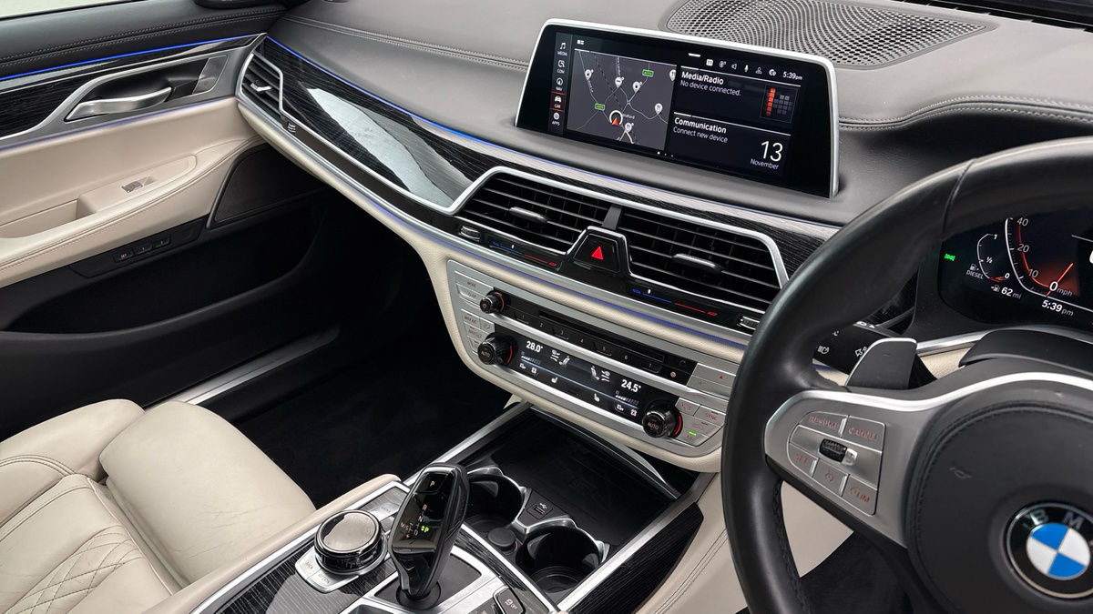 BMW 7 Series Image 18