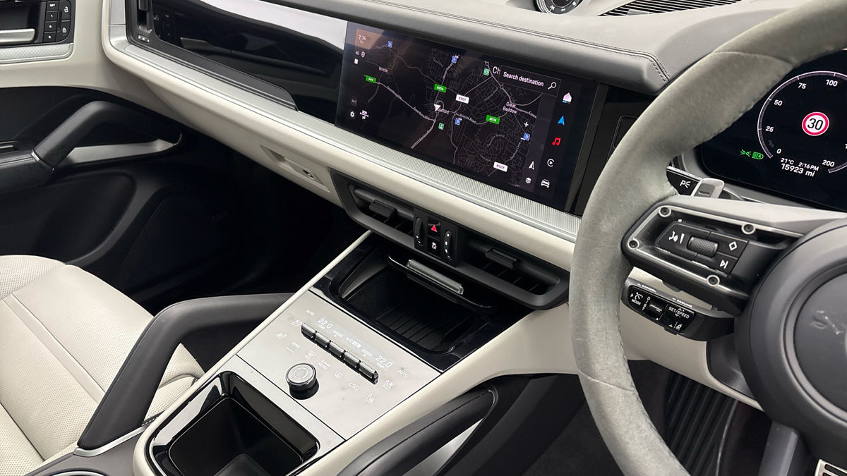 Porsche Cayenne Image 18