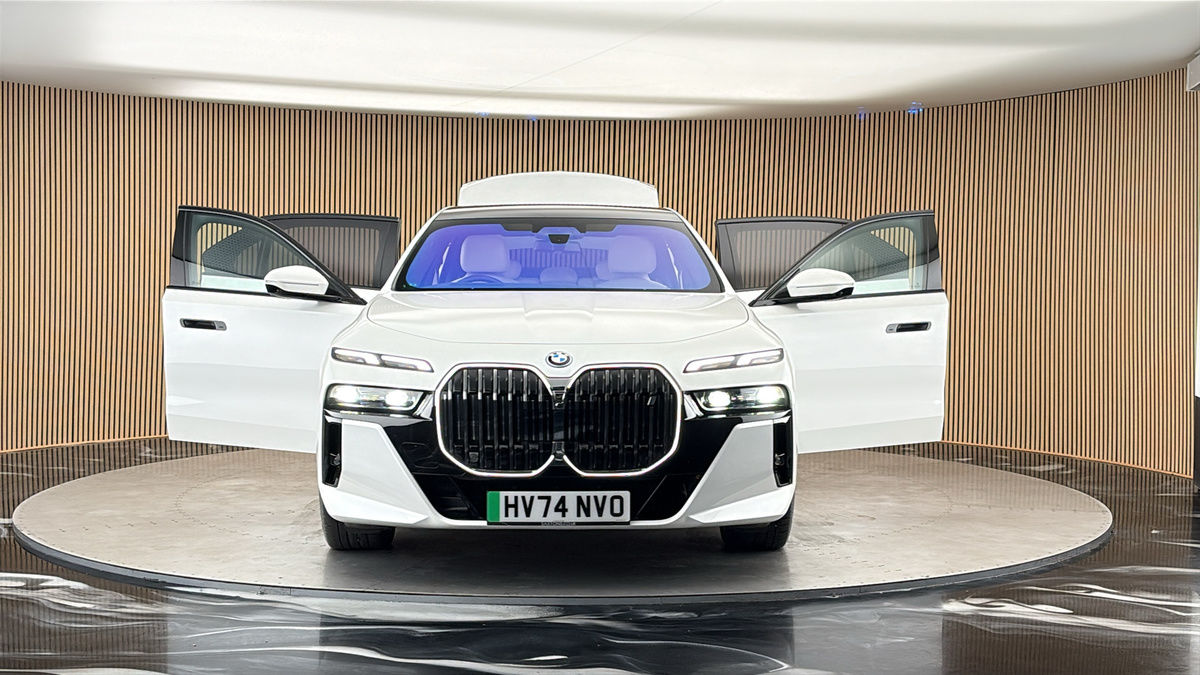 More views of BMW i7