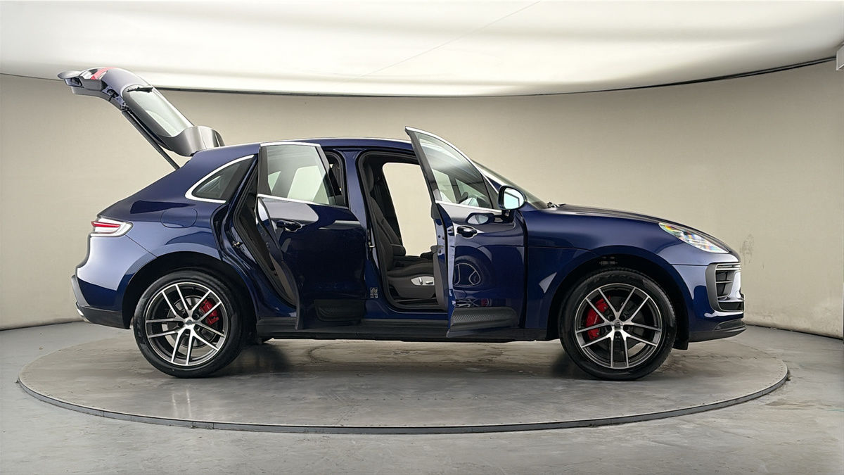 More views of Porsche Macan