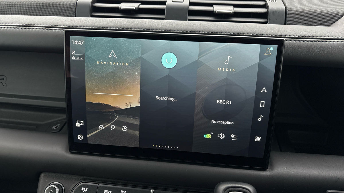 Land Rover Defender 130 Urban Image 17