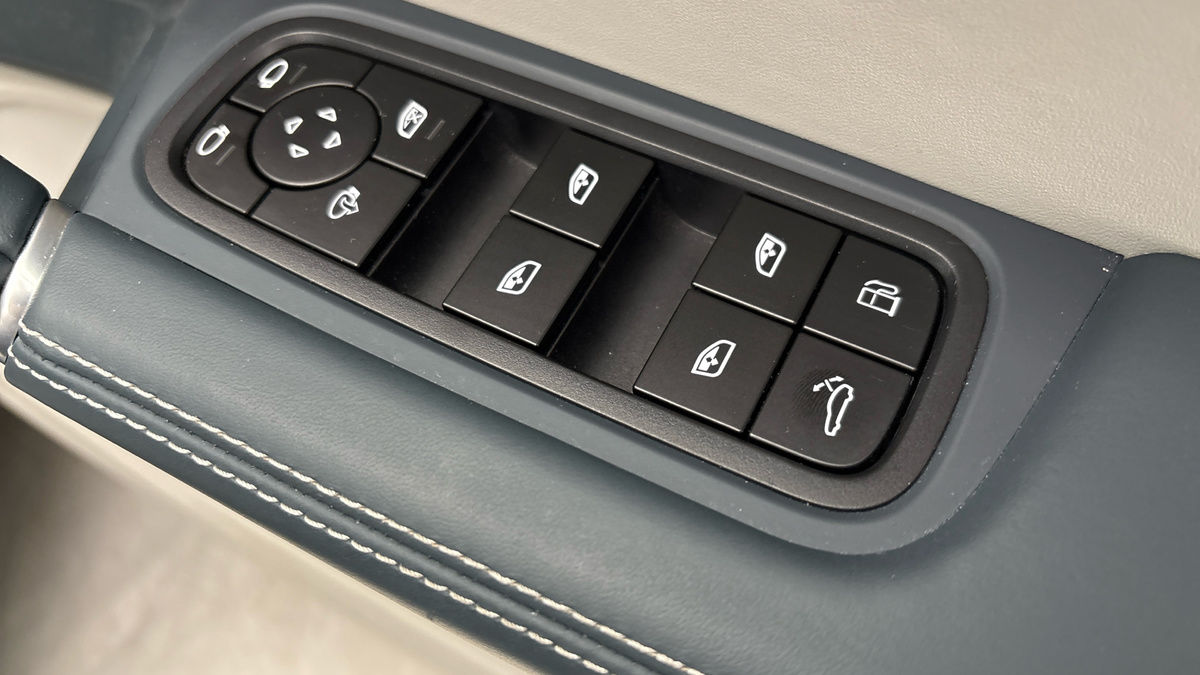 Porsche Cayenne Image 28