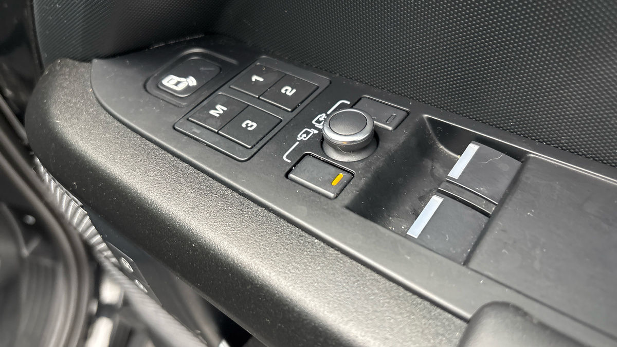Land Rover Defender 90 Image 25