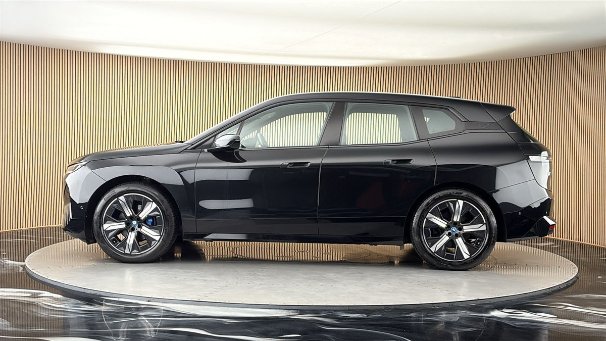 BMW iX Image 15