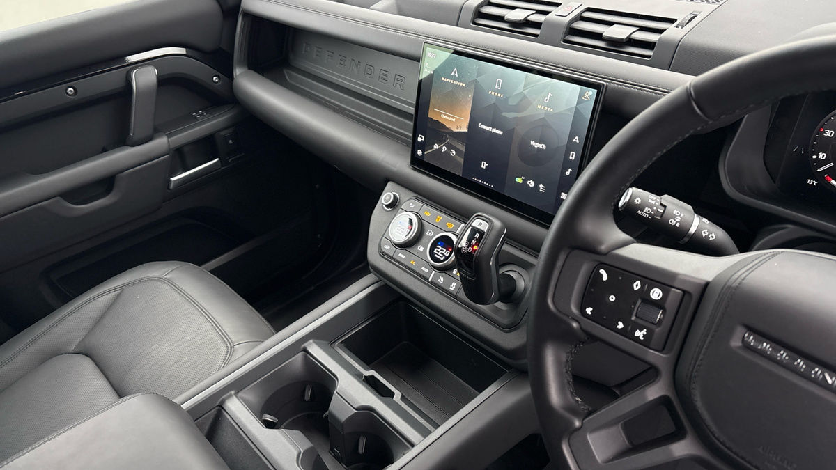 Land Rover Defender 110 Urban Image 18