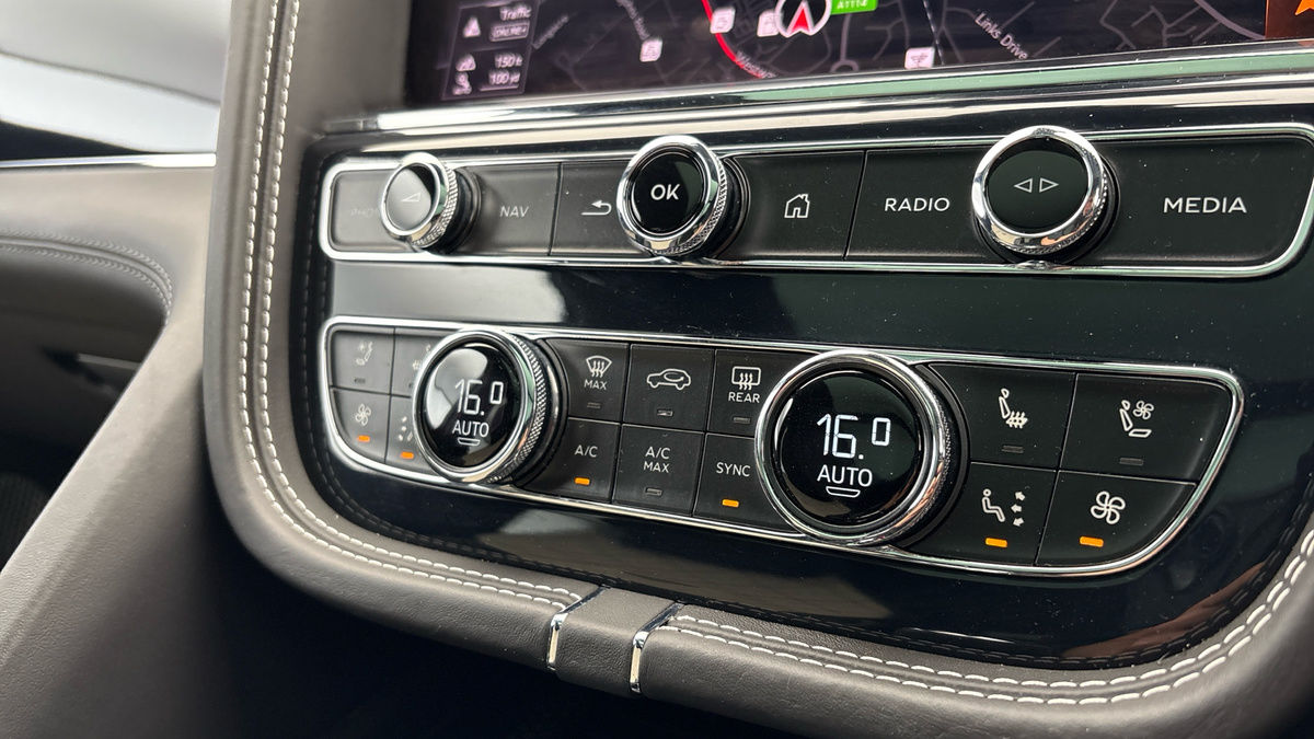 Bentley Bentayga Image 36