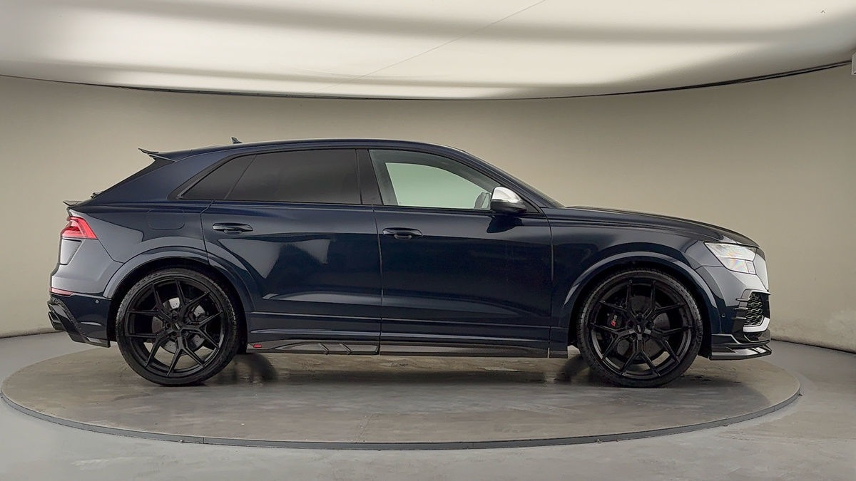 Audi RSQ8 Urban Image 6