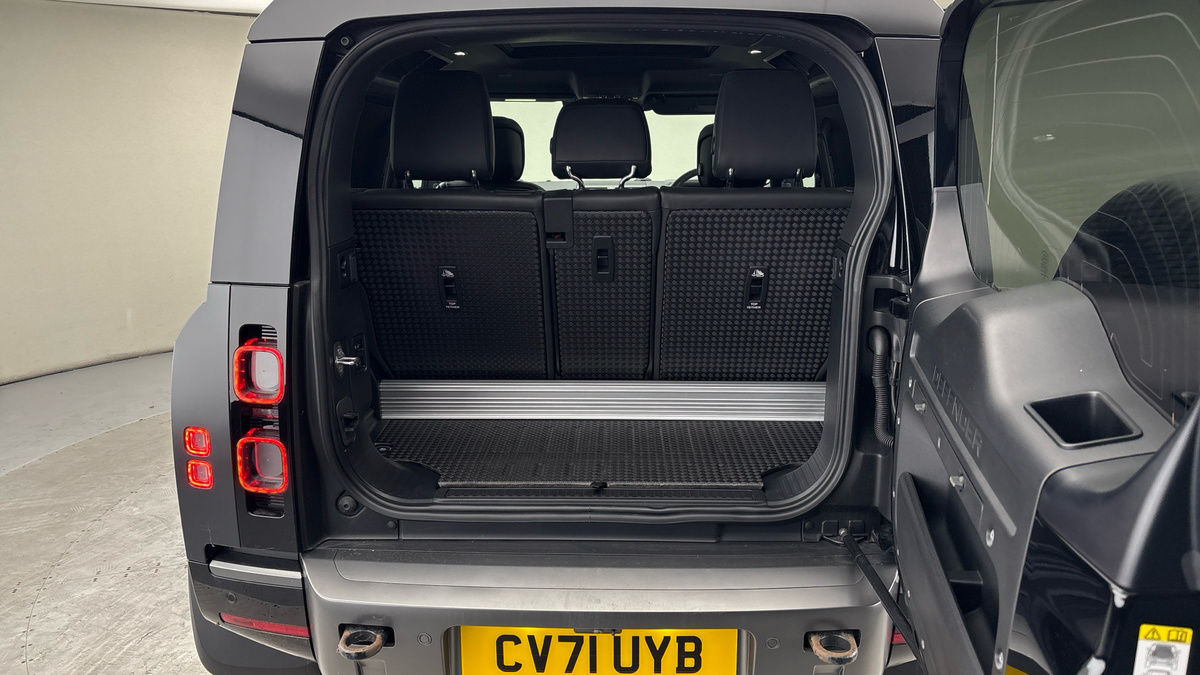 Land Rover Defender 90 Image 11