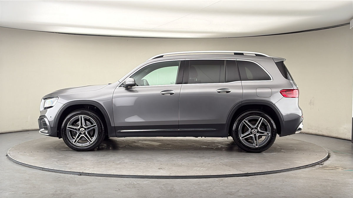 Mercedes-Benz GLB Image 15