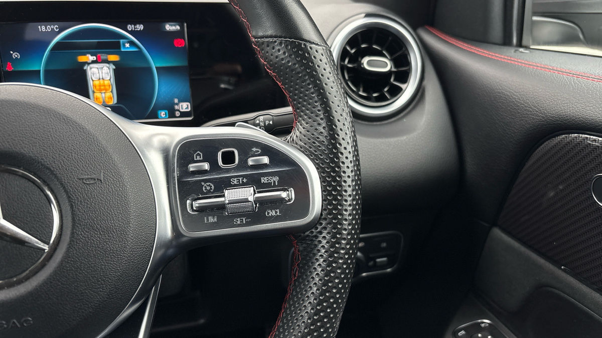 Mercedes-Benz GLB Image 14
