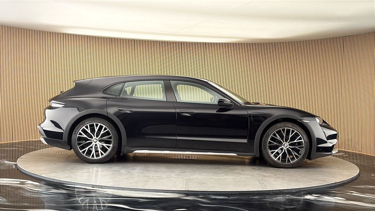 Porsche Taycan Image 16