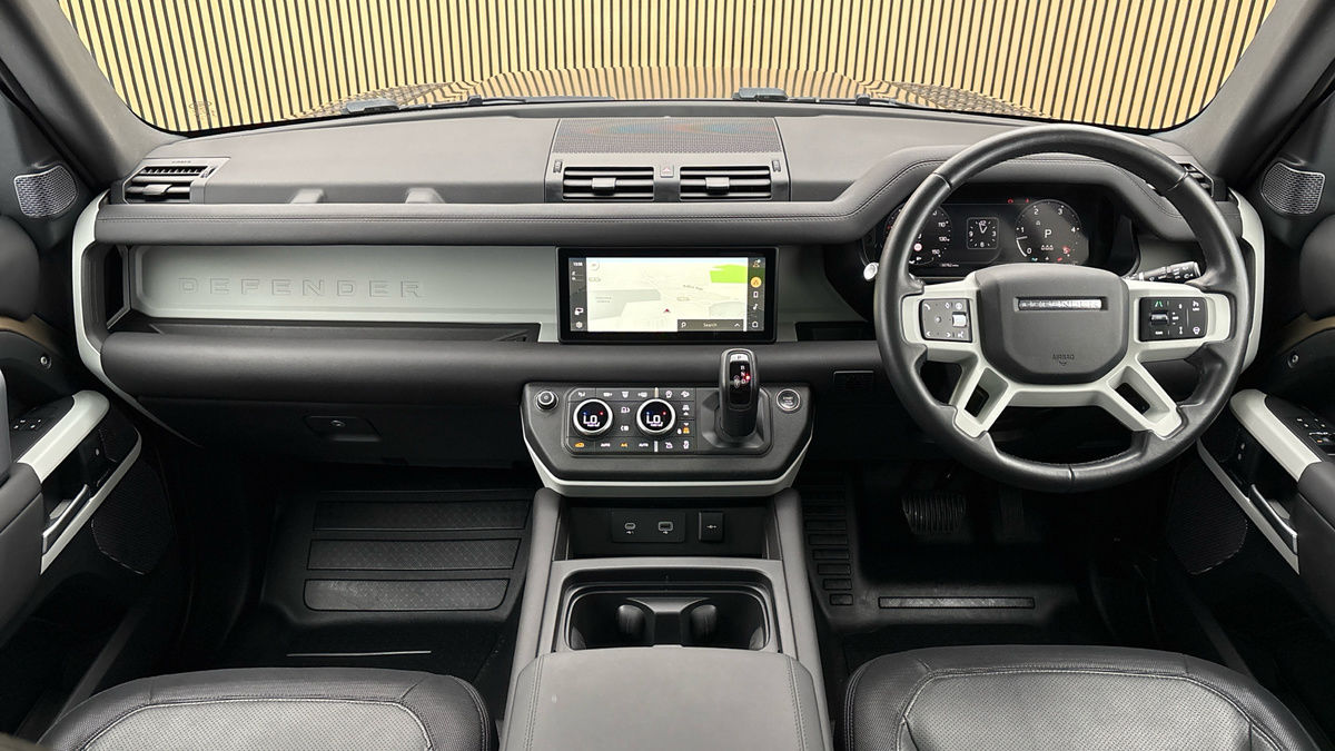 Land Rover Defender 110 Image 12