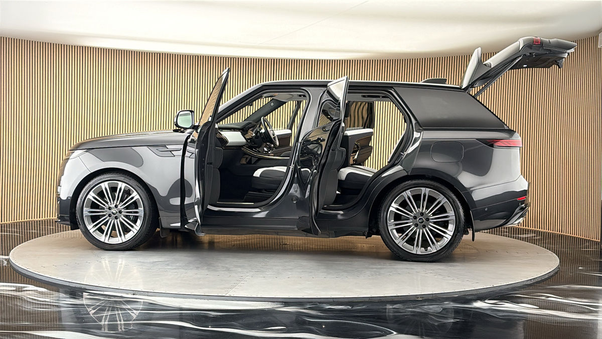 More views of Land Rover Range Rover Sport