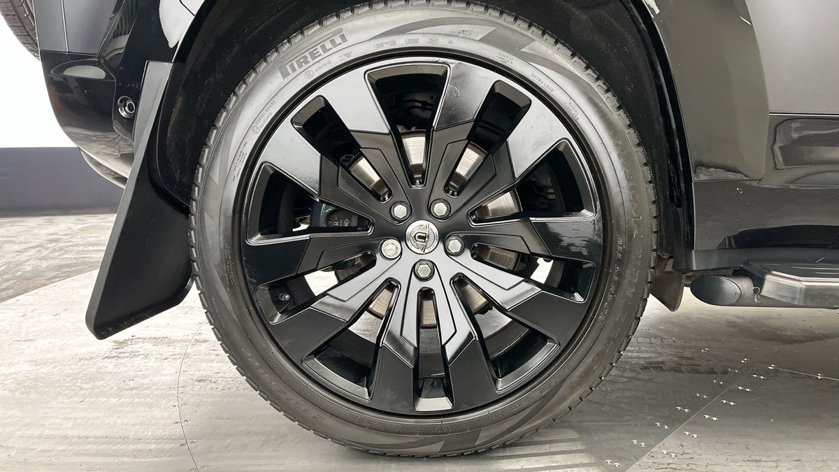 Land Rover Defender 110 Urban Image 19