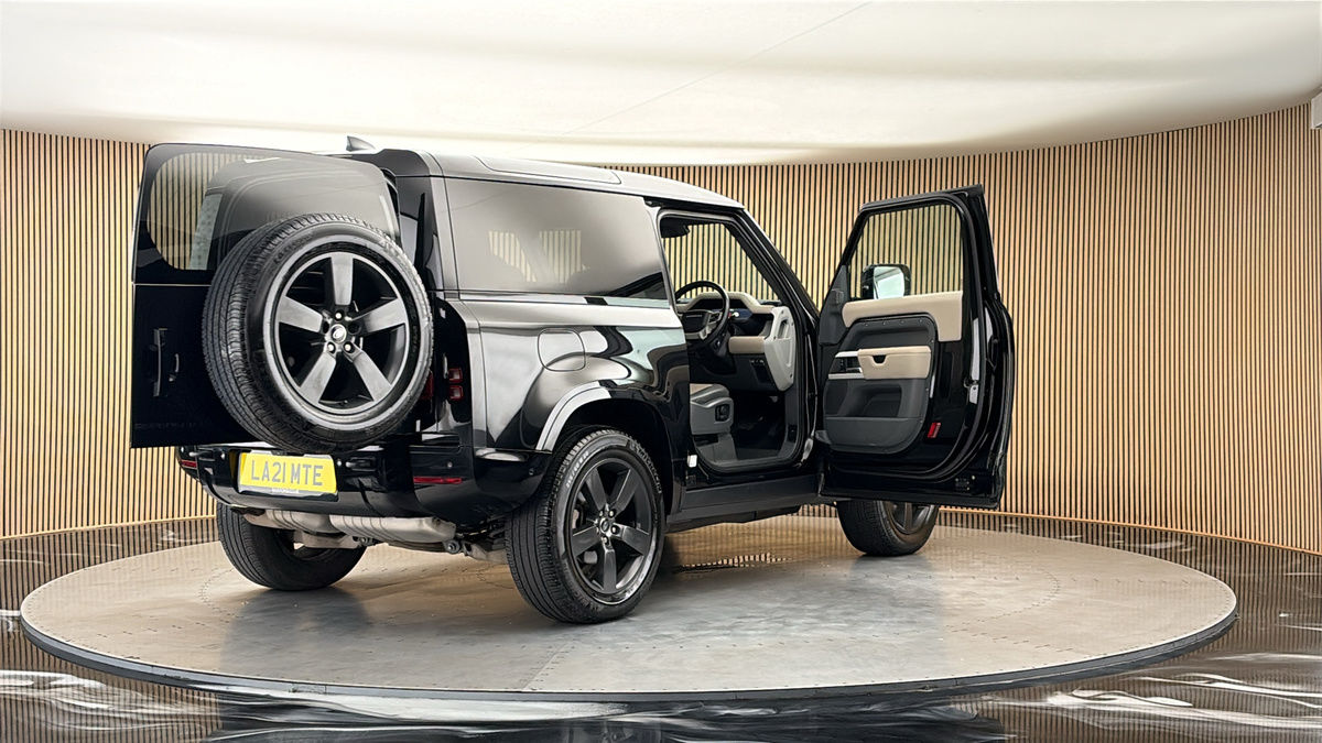 More views of Land Rover Defender 90