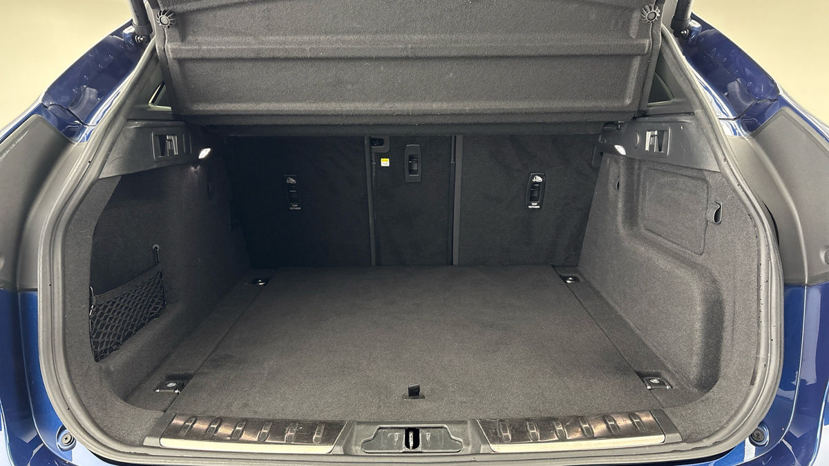 Jaguar F-PACE Image 11