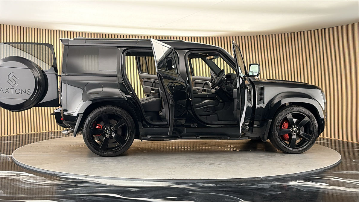 More views of Land Rover Defender 110