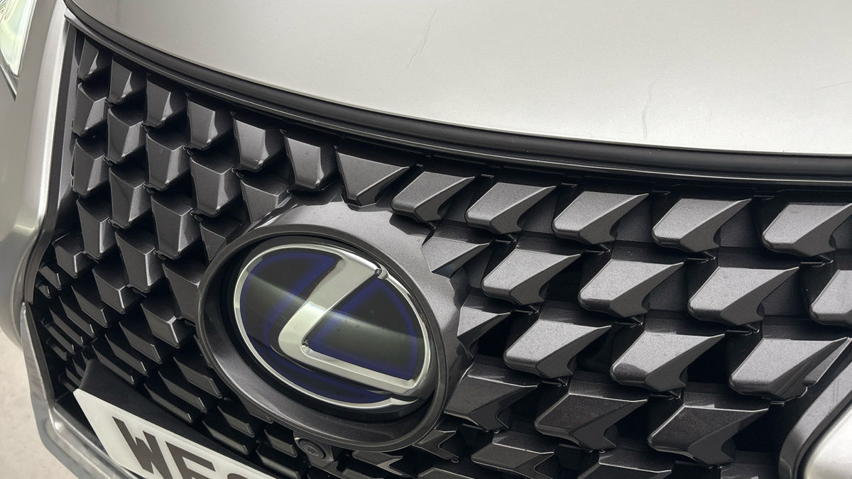 Lexus UX Image 24