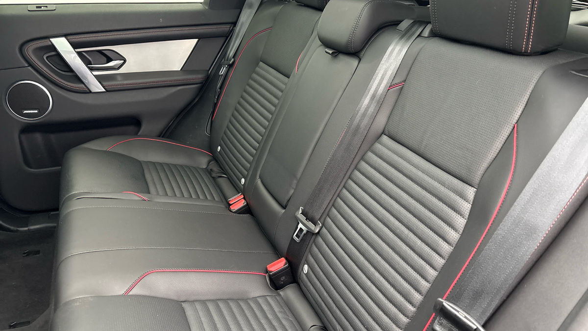 Land Rover Discovery Sport Image 8