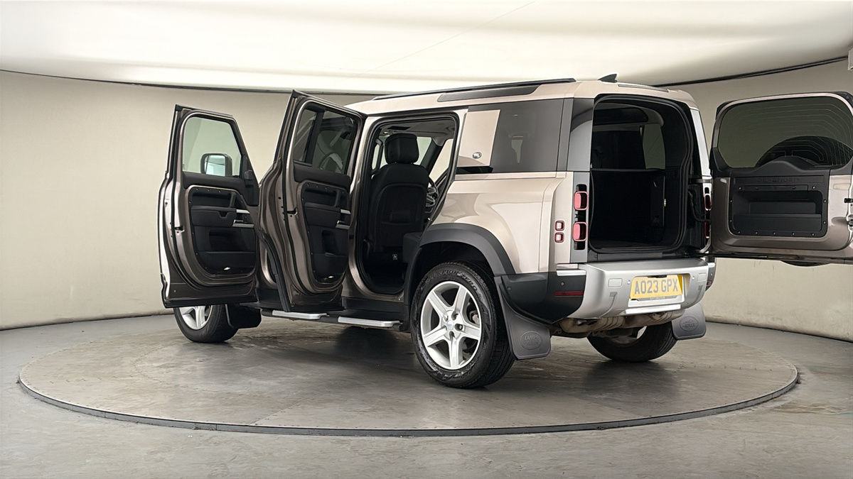 More views of Land Rover Defender 110