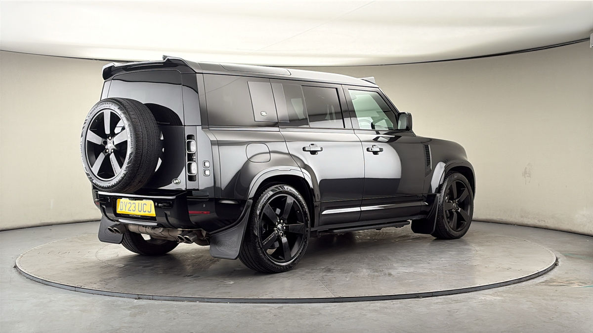 Land Rover Defender 110 Image 41
