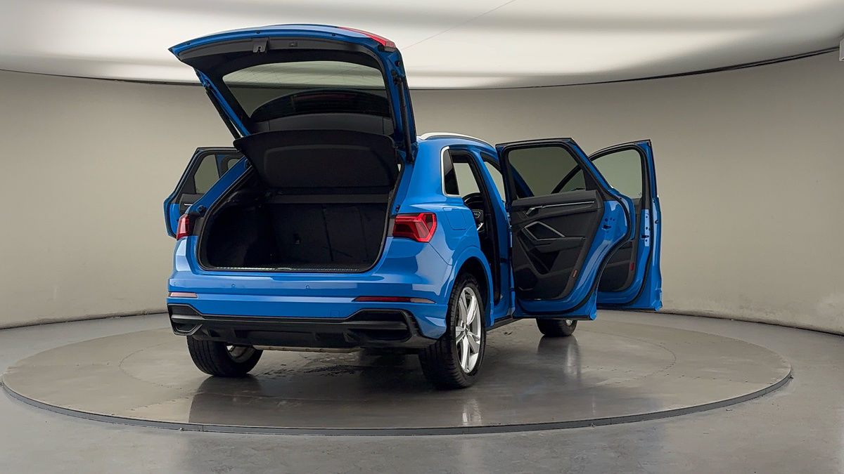 More views of Audi Q3