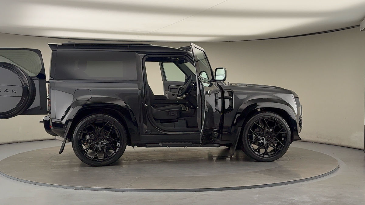 More views of Land Rover Defender 90