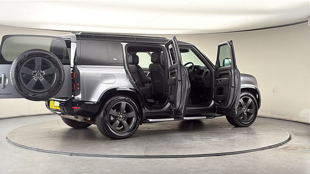 More views of Land Rover Defender 110