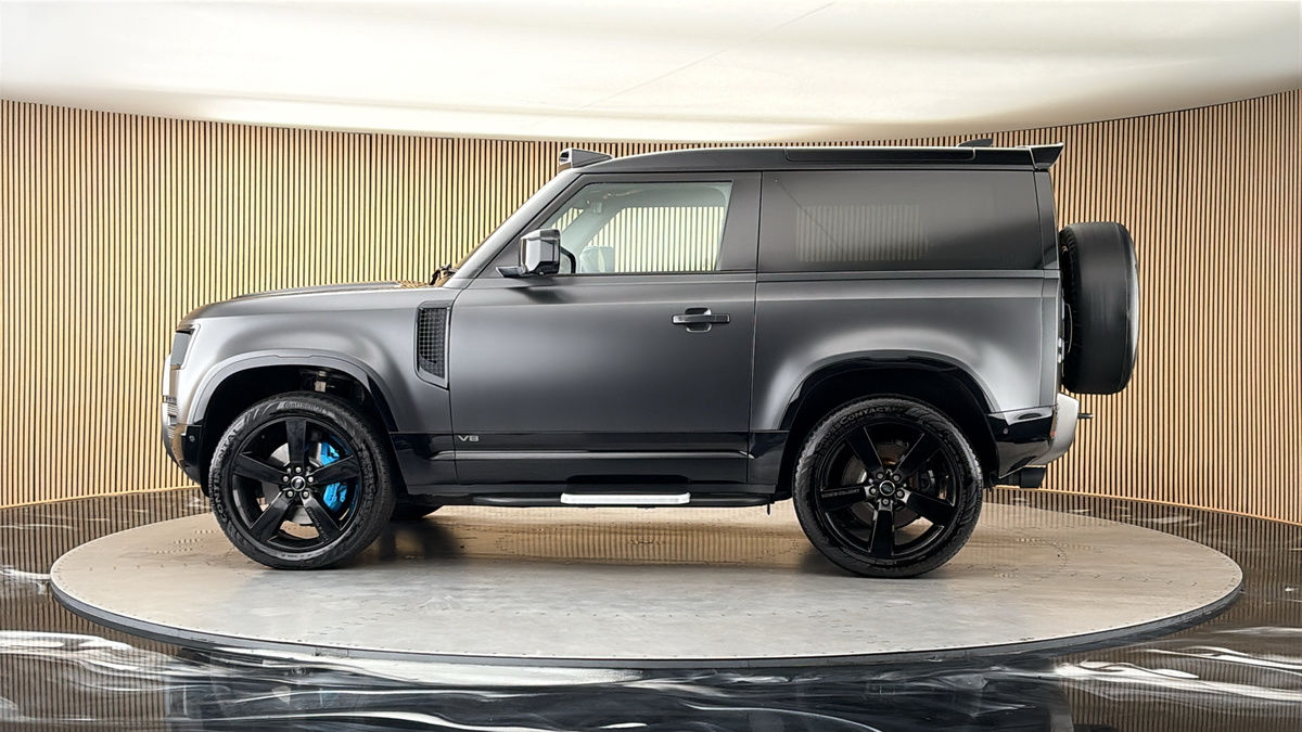 More views of Land Rover Defender 90
