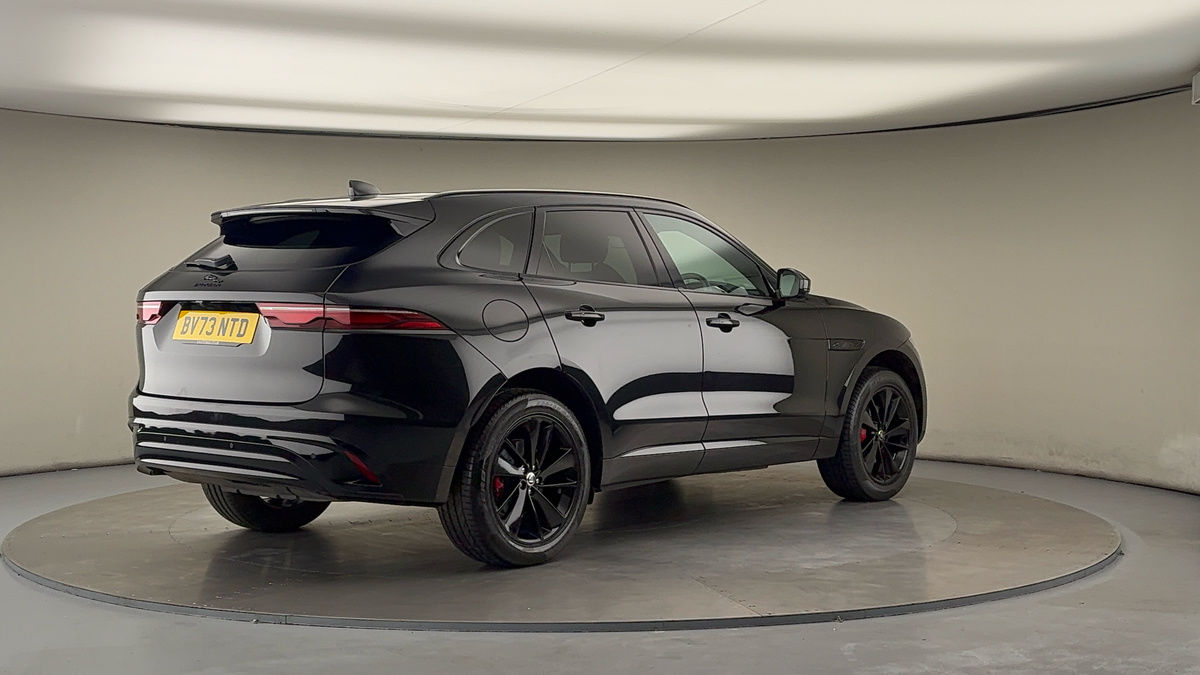 Jaguar F-PACE Image 21
