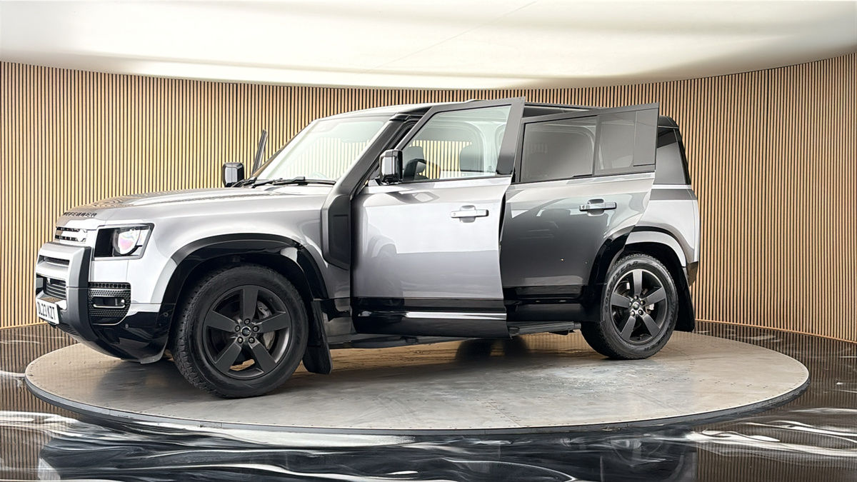 More views of Land Rover Defender 110