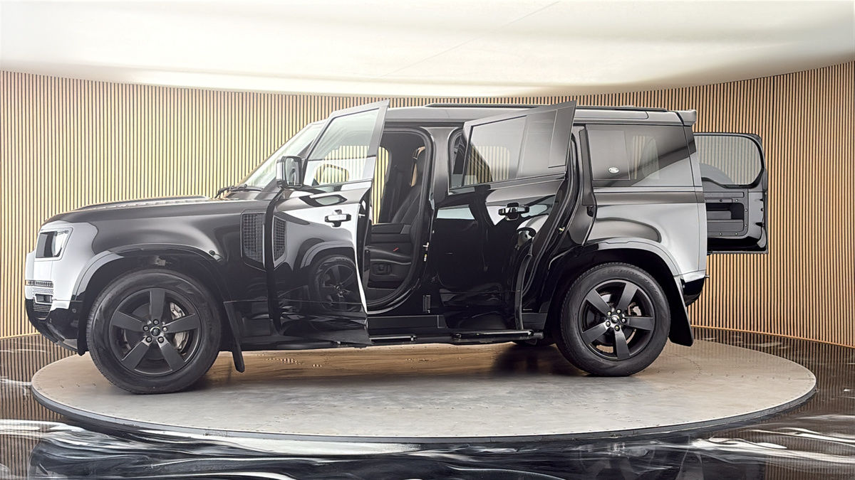 More views of Land Rover Defender 110