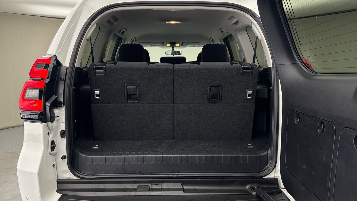 Toyota Land Cruiser Image 11