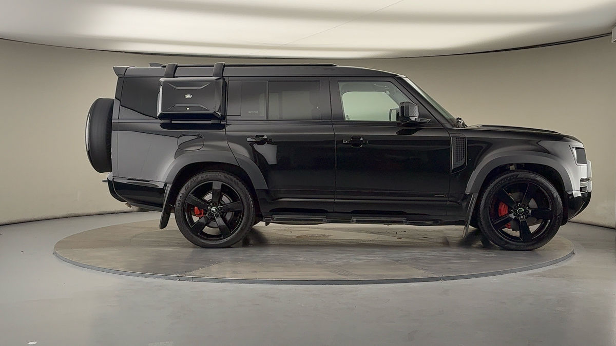 Land Rover Defender 130 Image 16