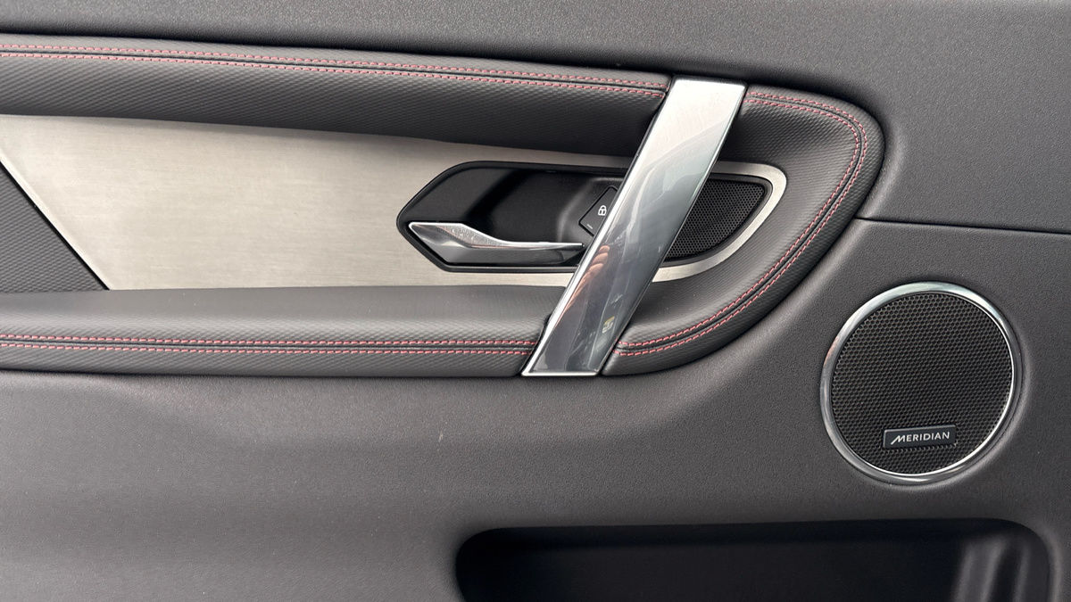 Land Rover Discovery Sport Image 19